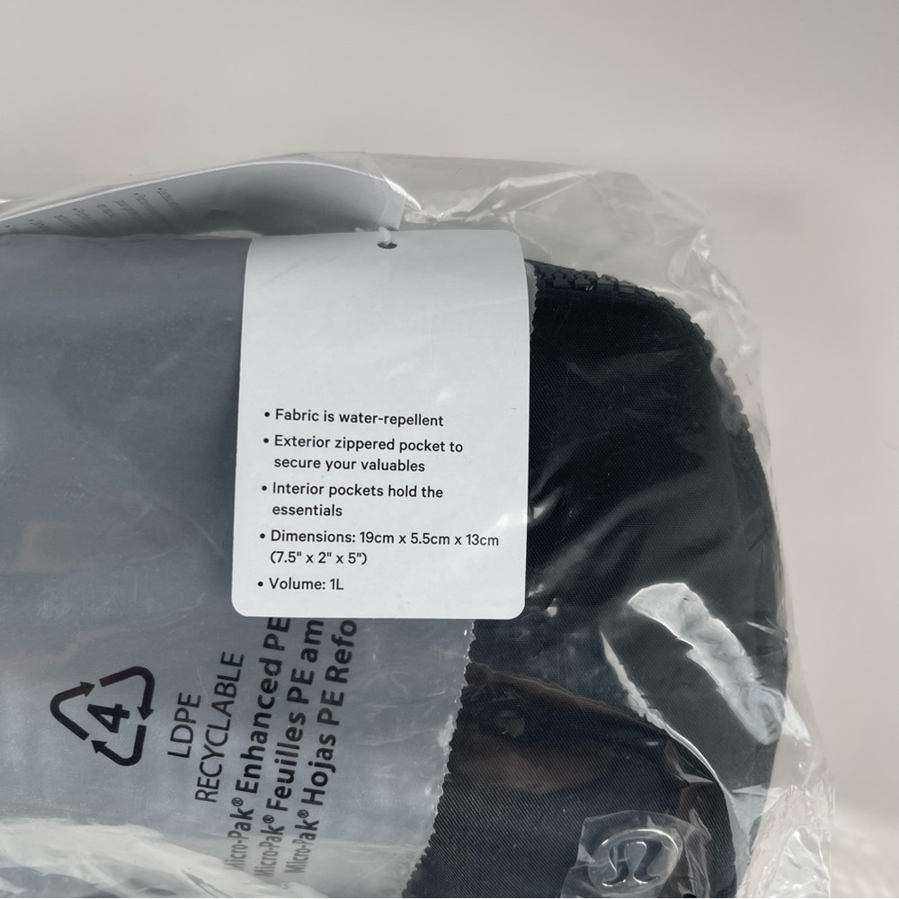Lululemon Everywhere Belt Bag Black NWT - Picture 7 of 10